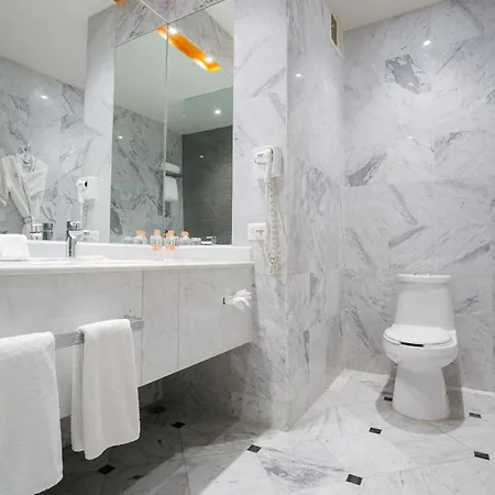Real Inn Tijuana by Camino Real Hotels Exterior foto Bathroom