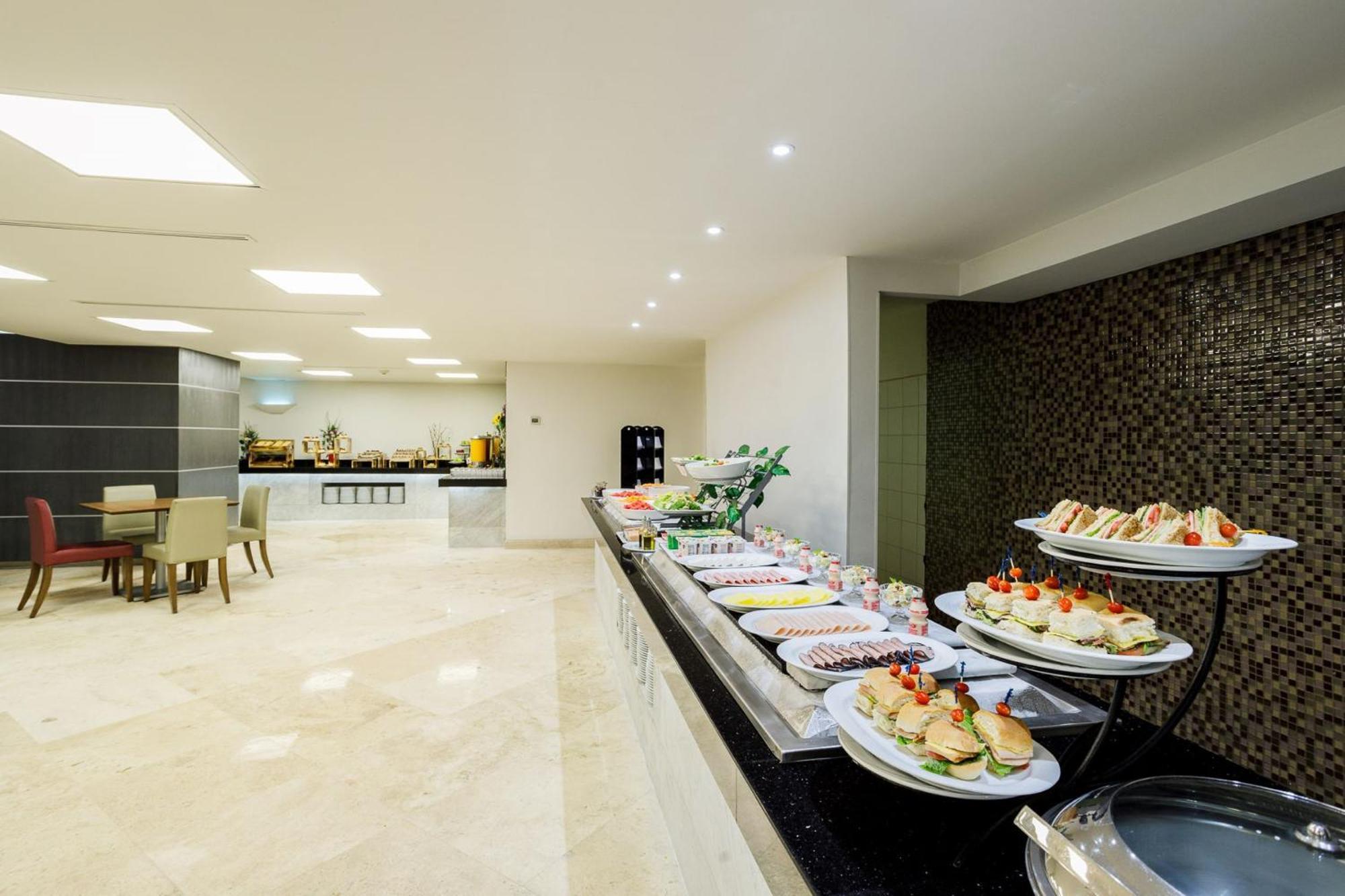 Real By Camino Real Hotel 5*